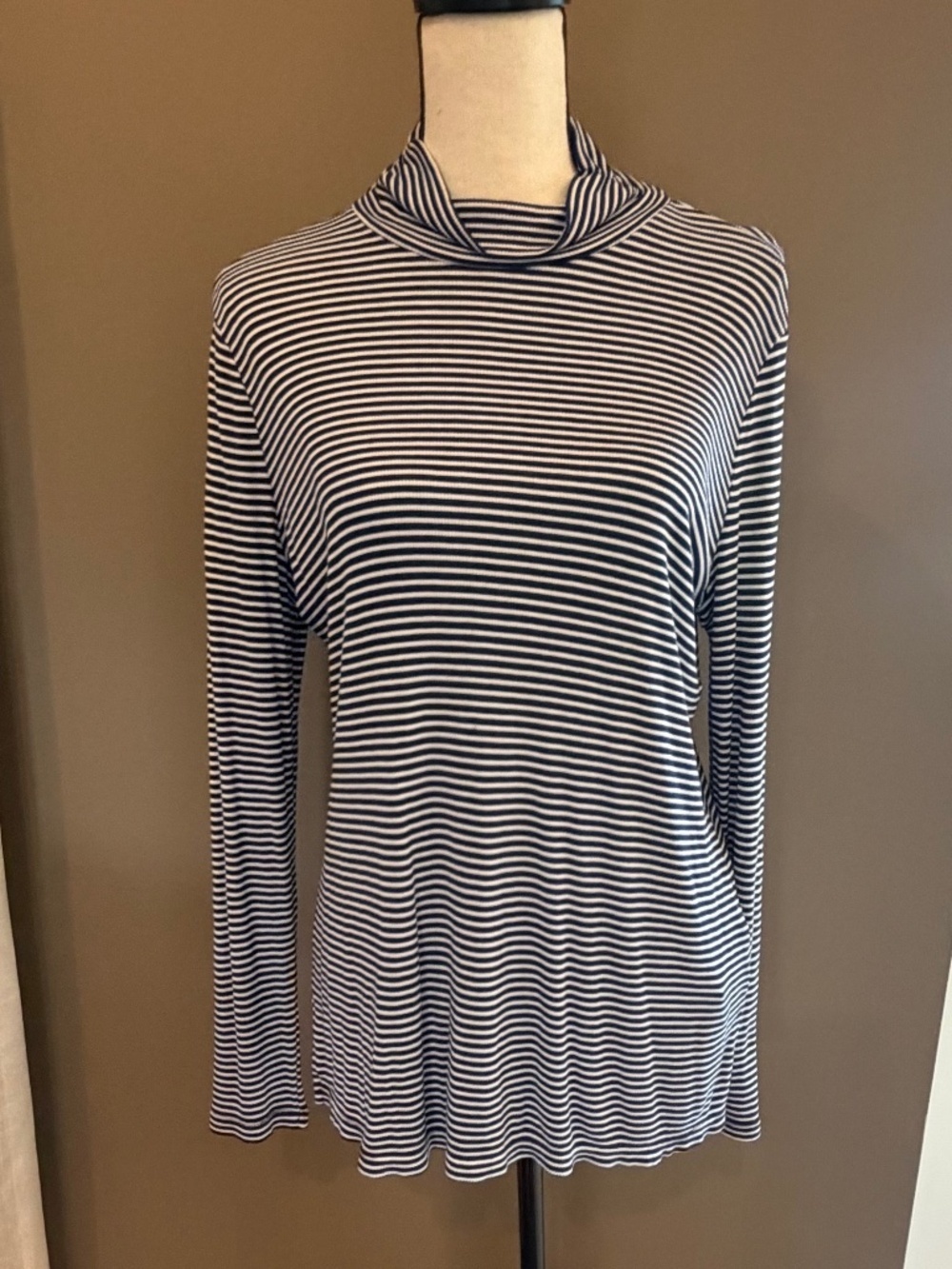 Jones New York Navy & White Mock Neck Lightweight Long Sleeve Top, Size Large
